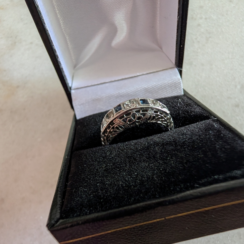 18K Gold Diamond & Sapphire Ring Hallmarked